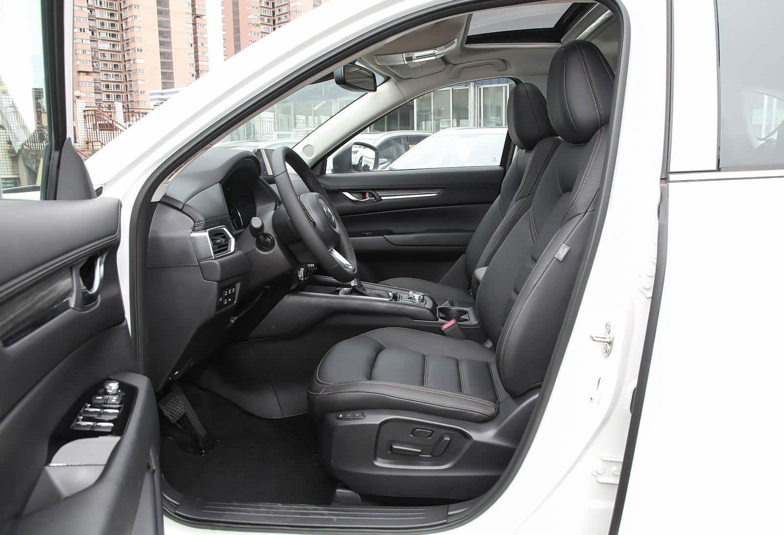 2024 Mazda CX-5 2.0L Elegance Pro — SUV compacto, asientos delanteros para exportación