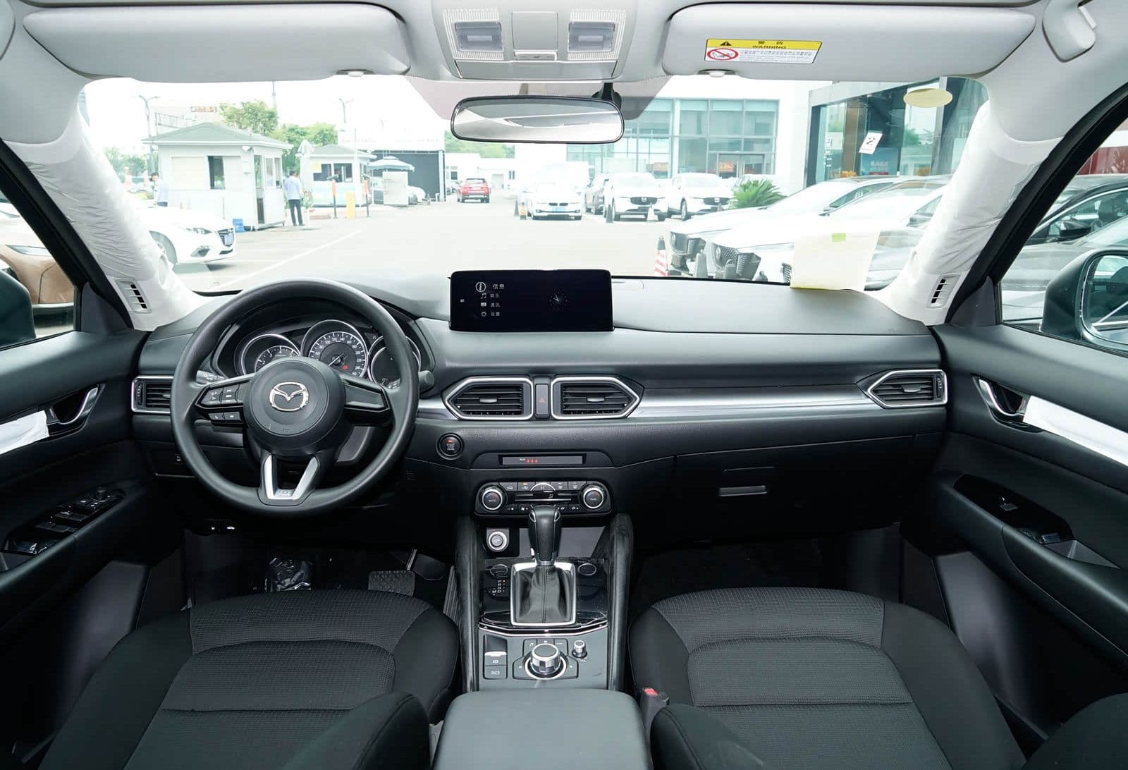 2025 Mazda CX-5 2.0L Comfort — SUV compacto, tablero y puesto de conducción para exportación
