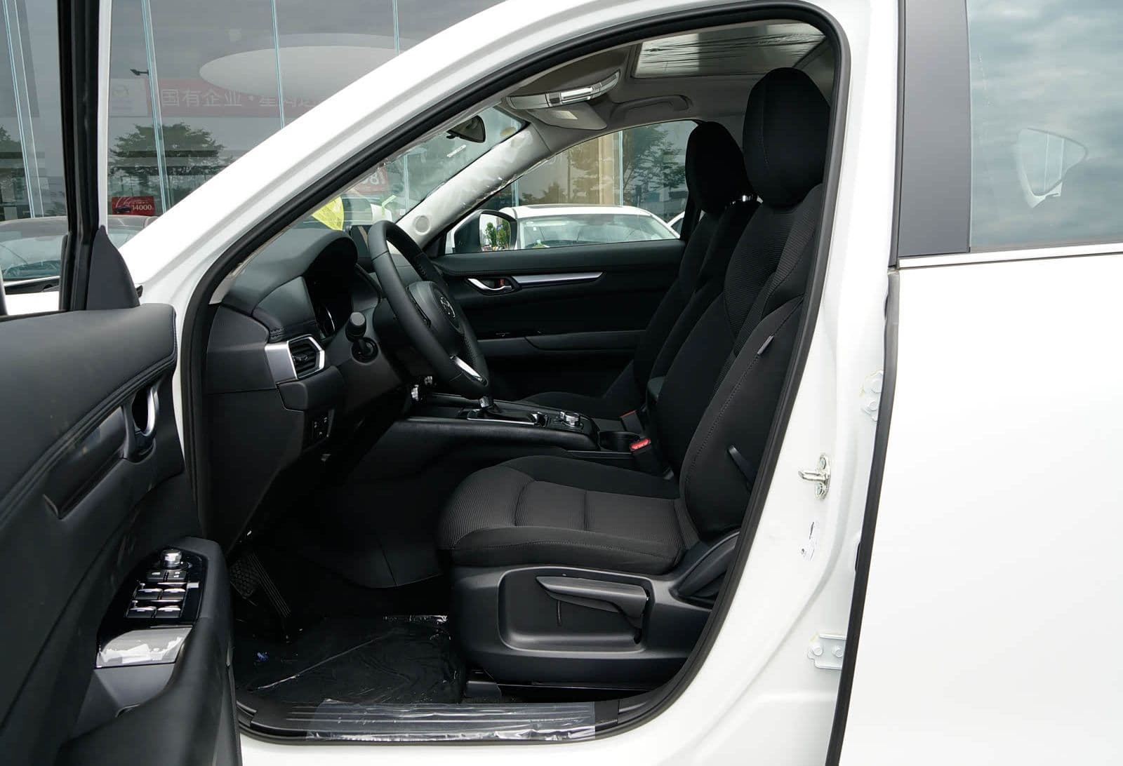2025 Mazda CX-5 2.0L Style — Compact SUV, front seats for export