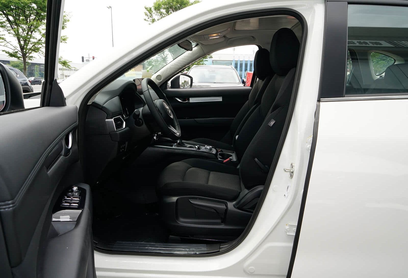 2025 Mazda CX-5 2.0L Style Pro — Compact SUV, front seats for export